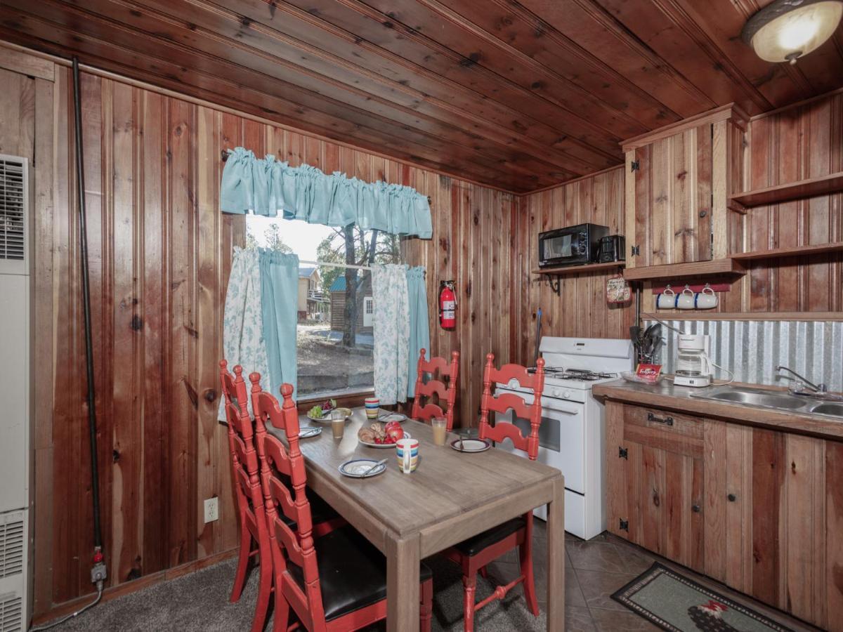 Pine Cabin, 2 Bedrooms, Fireplace, Midtown, Sleeps 6 รุยโดโซ ภายนอก รูปภาพ